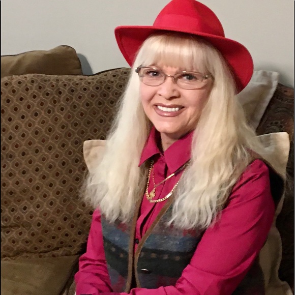 Meet your Posher, Rita - Picture 2 of 4